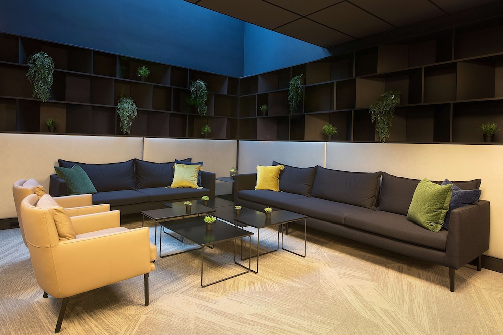 Park Inn By Radisson Oslo Airport Hotel West 38/75