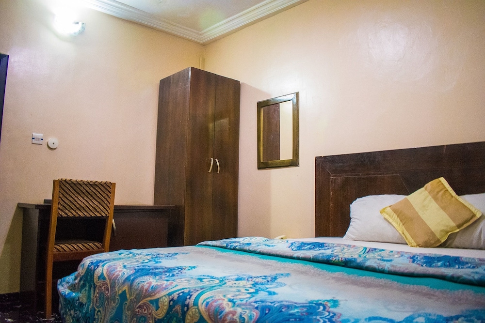 Golden Destiny Hotel Limited 17/100