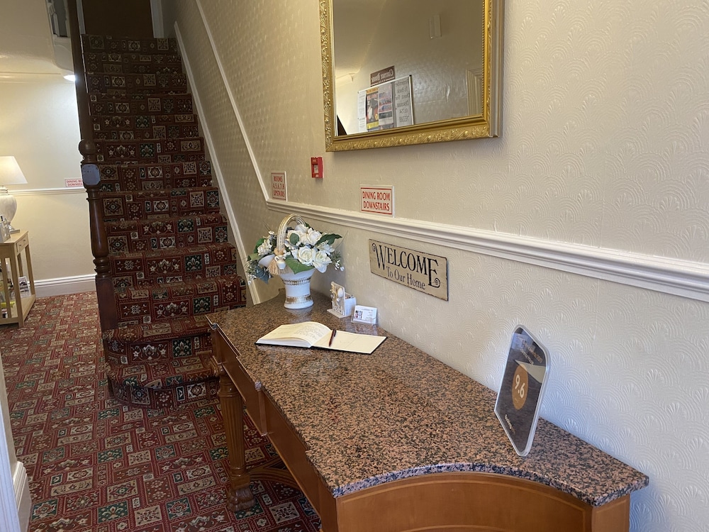 Clarence House Hotel 47/47