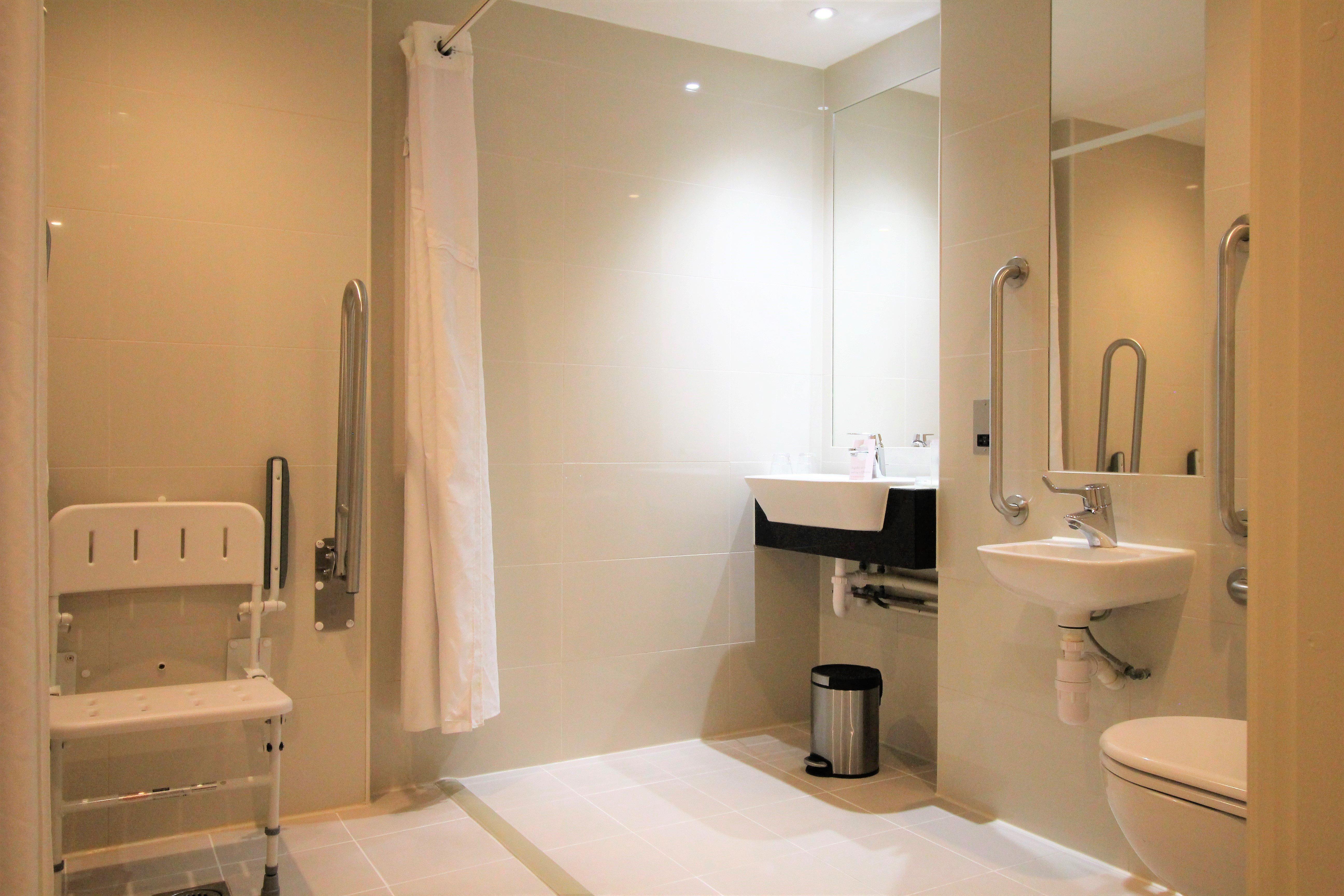 غرفة بسرير مزدوج لذوي الإعاقة، Holiday Inn London - Kensington High St. by IHG 2/2