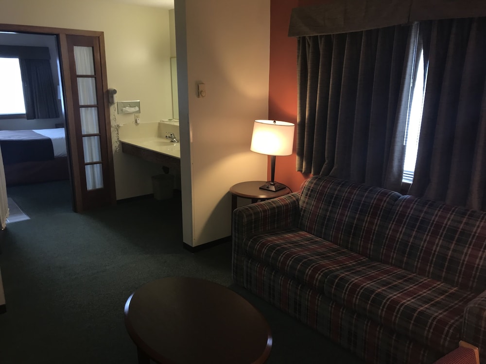 Northwoods Inn & Suites Blackduck 4/20