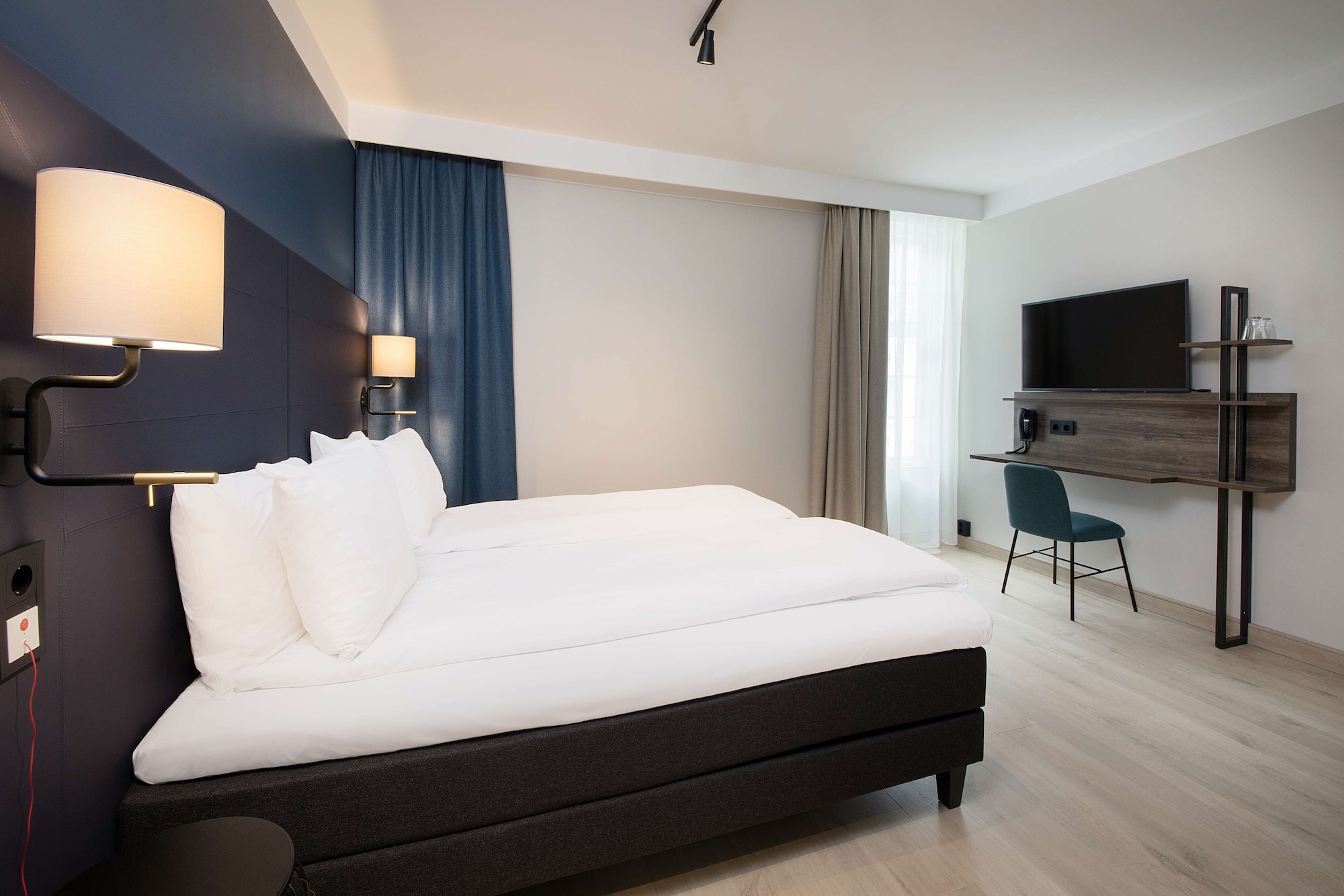 ROOM, KING BED