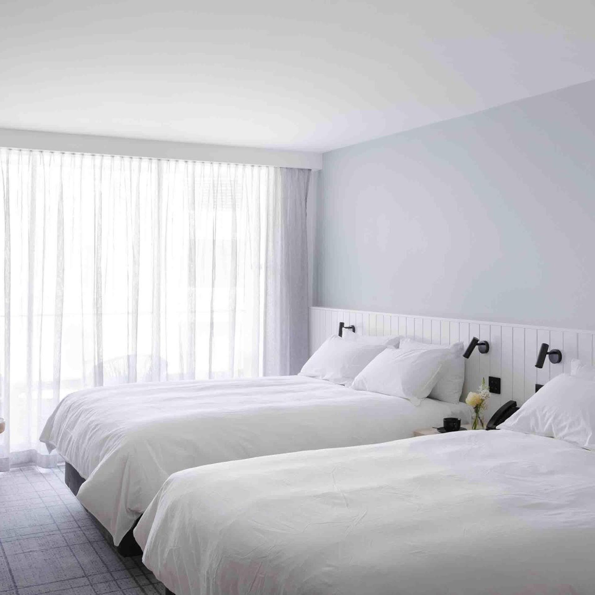 Atrium, Twin Beds