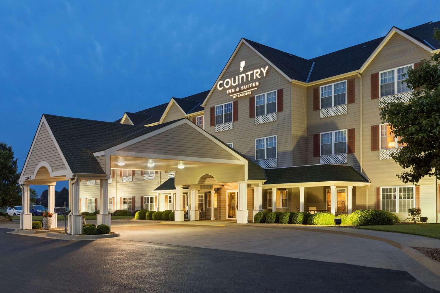 Country Inn & Suites by Radisson, Salina, KS 2/26