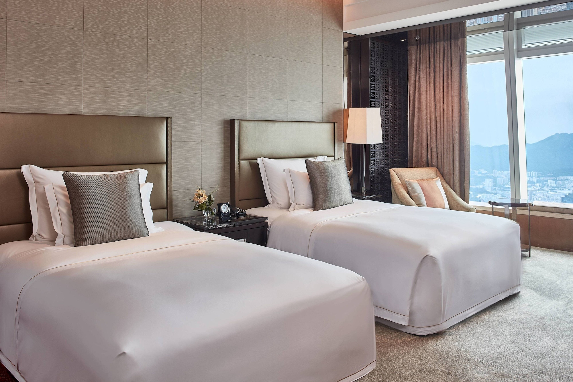 DELUXE, 2 DOUBLE BEDS, CITY VIEW