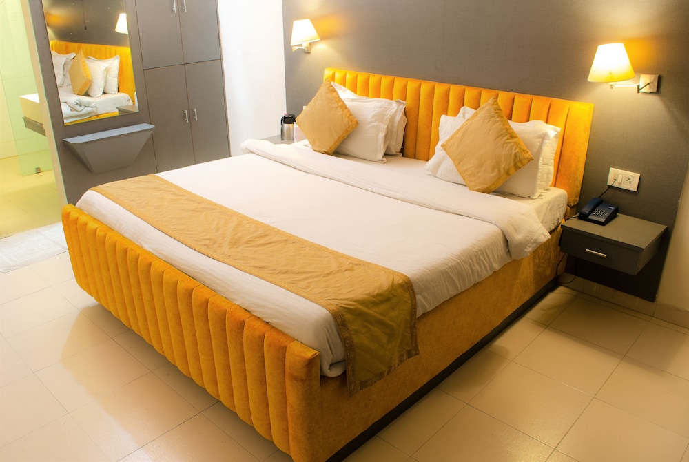 EXECUTIVE, KING BED