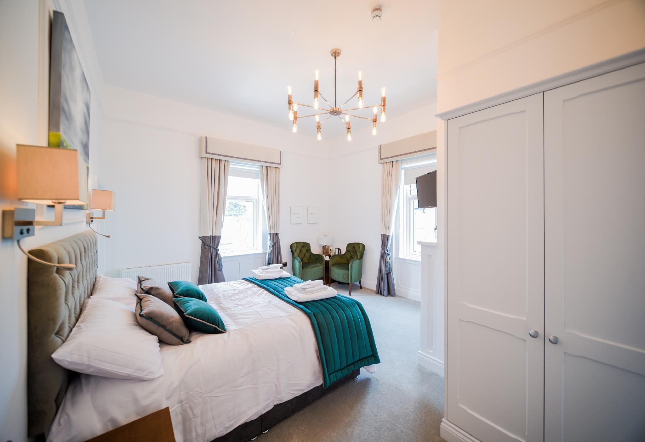 Room 2, Deluxe