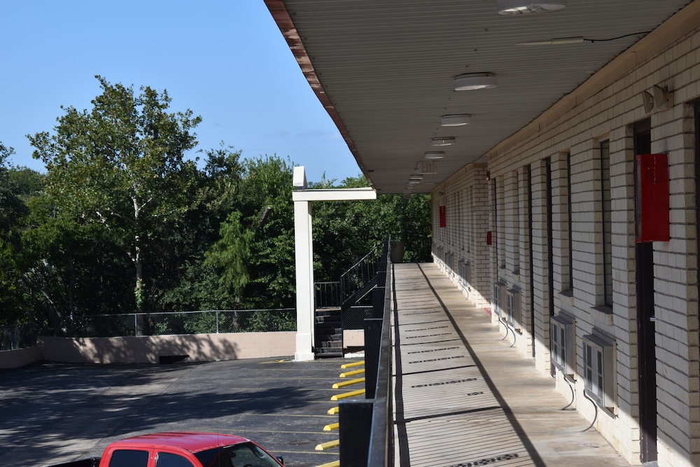 Super 8 by Wyndham Fredericksburg 12/51