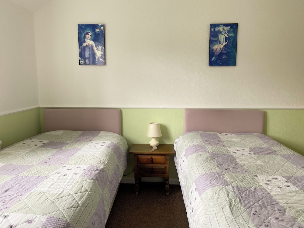 Camelot Retreat 5/40