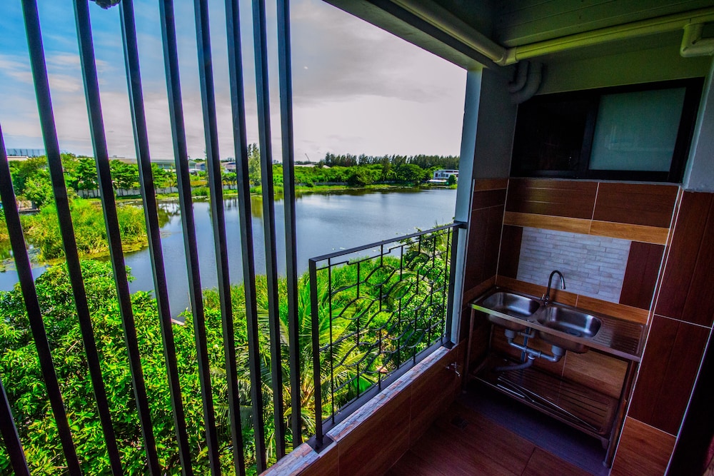 Na Siri Lakeview 39/52