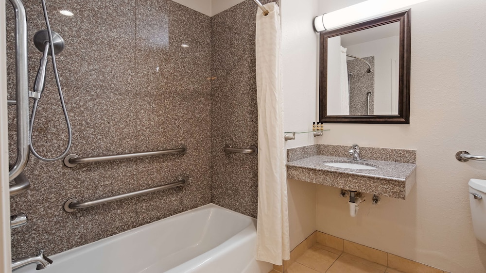 Best Western Plus Kansas City Airport-Kci East 13/43