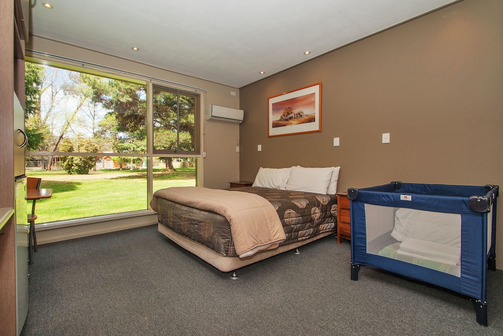 BRIGHT MOTOR INN 15/44
