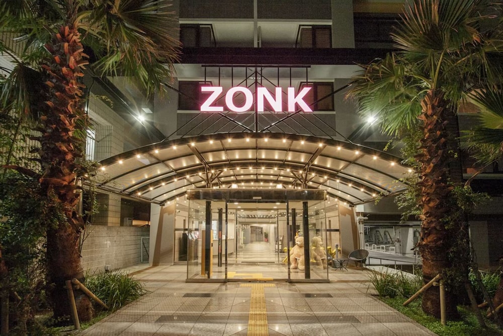 Zonk Hotel Nakasu 1/42