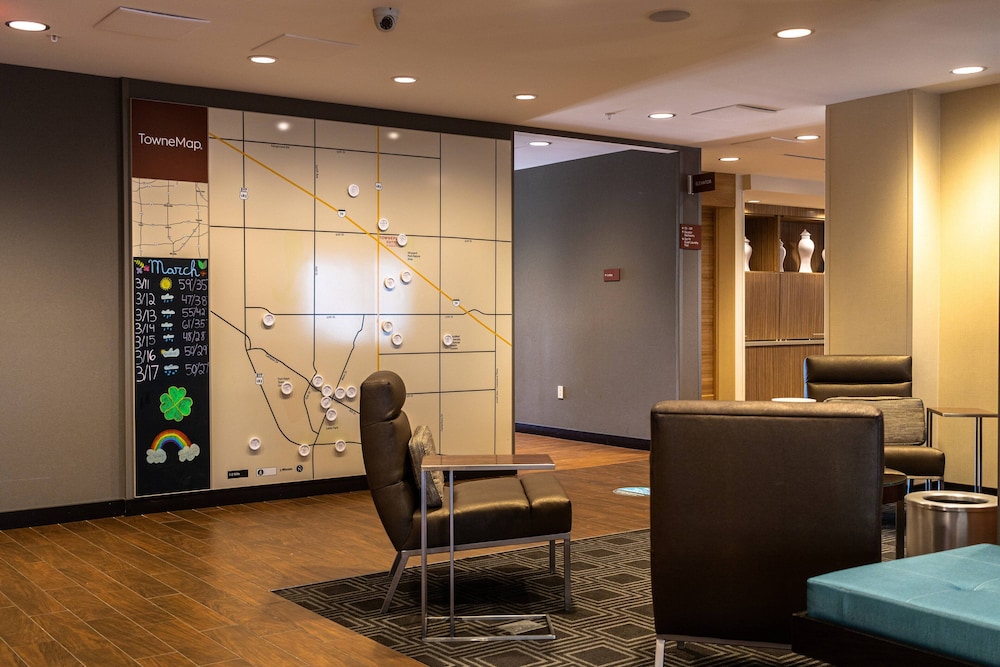 TownePlace Suites by Marriott Hays 24/52