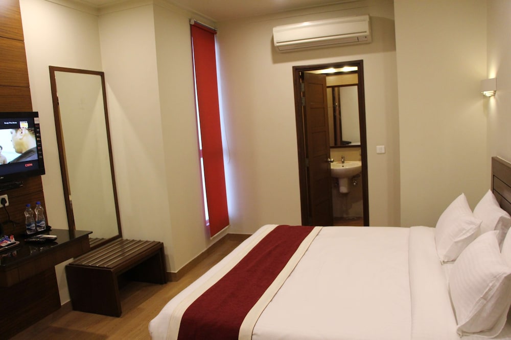 Hotel Dasaprakash 11/38