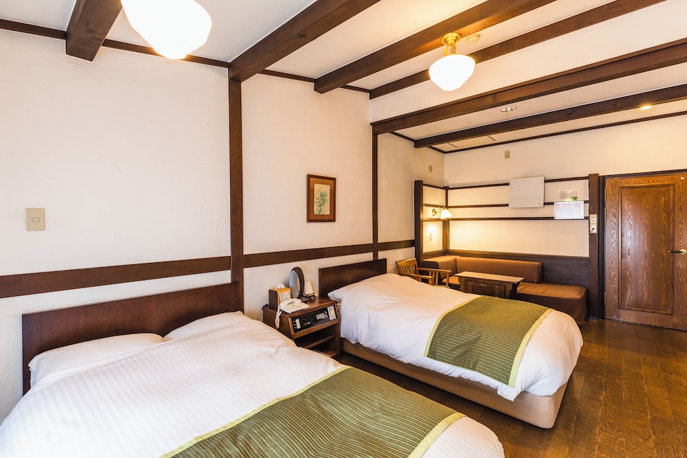 STANDARD, TWIN BEDS, FOREST VIEW
