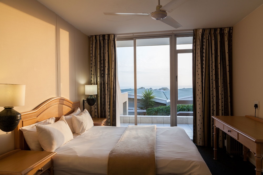 Dolphin Beach Hotel 31/76
