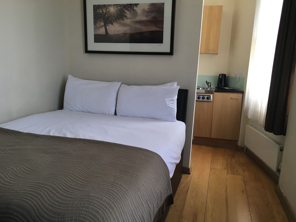 Standard, Double Bed, The Royale Chulan Hyde Park 6/10
