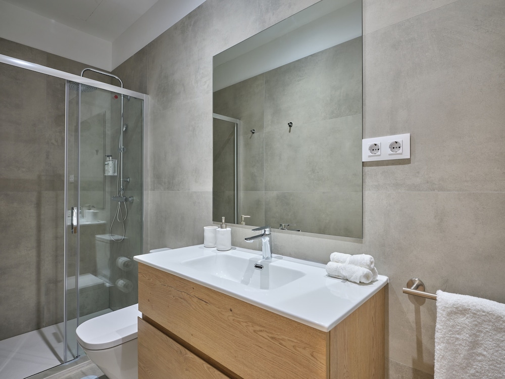Paseo Suites Hotel 44/47