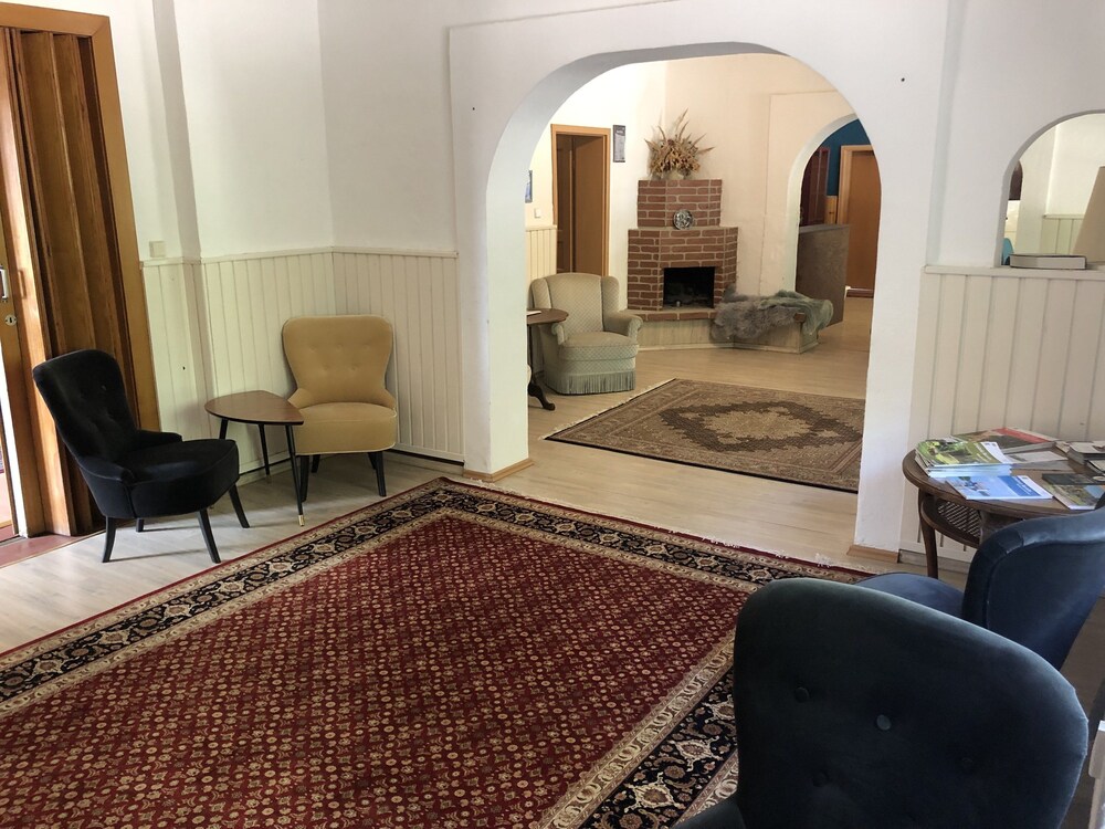 Riverside Inn 32/66