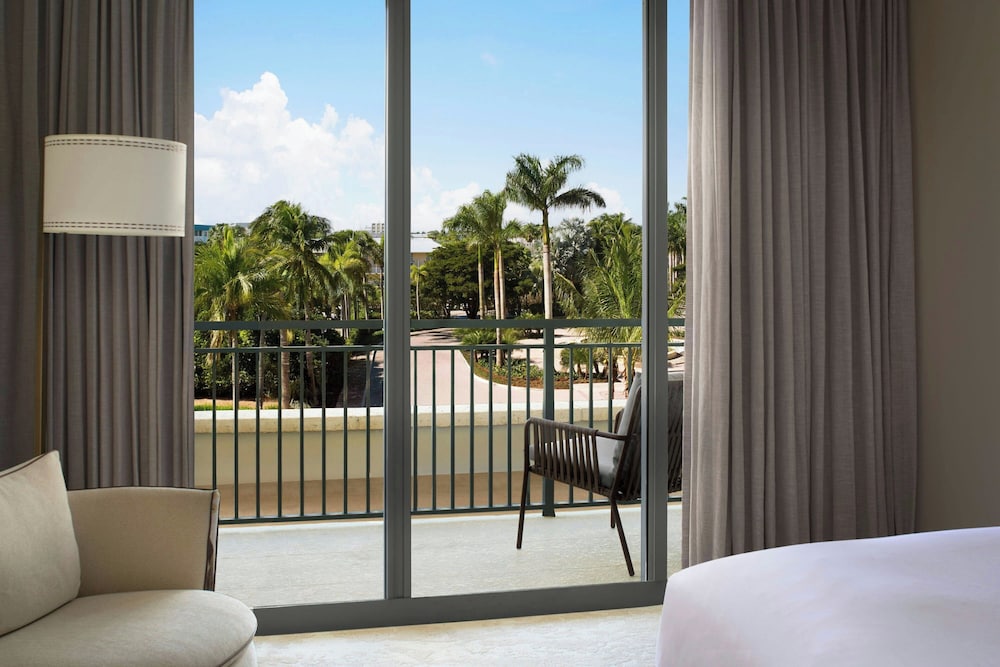 غرفة كلاسيكية بسرير كينج، The Ritz Carlton Key Biscayne 4/7
