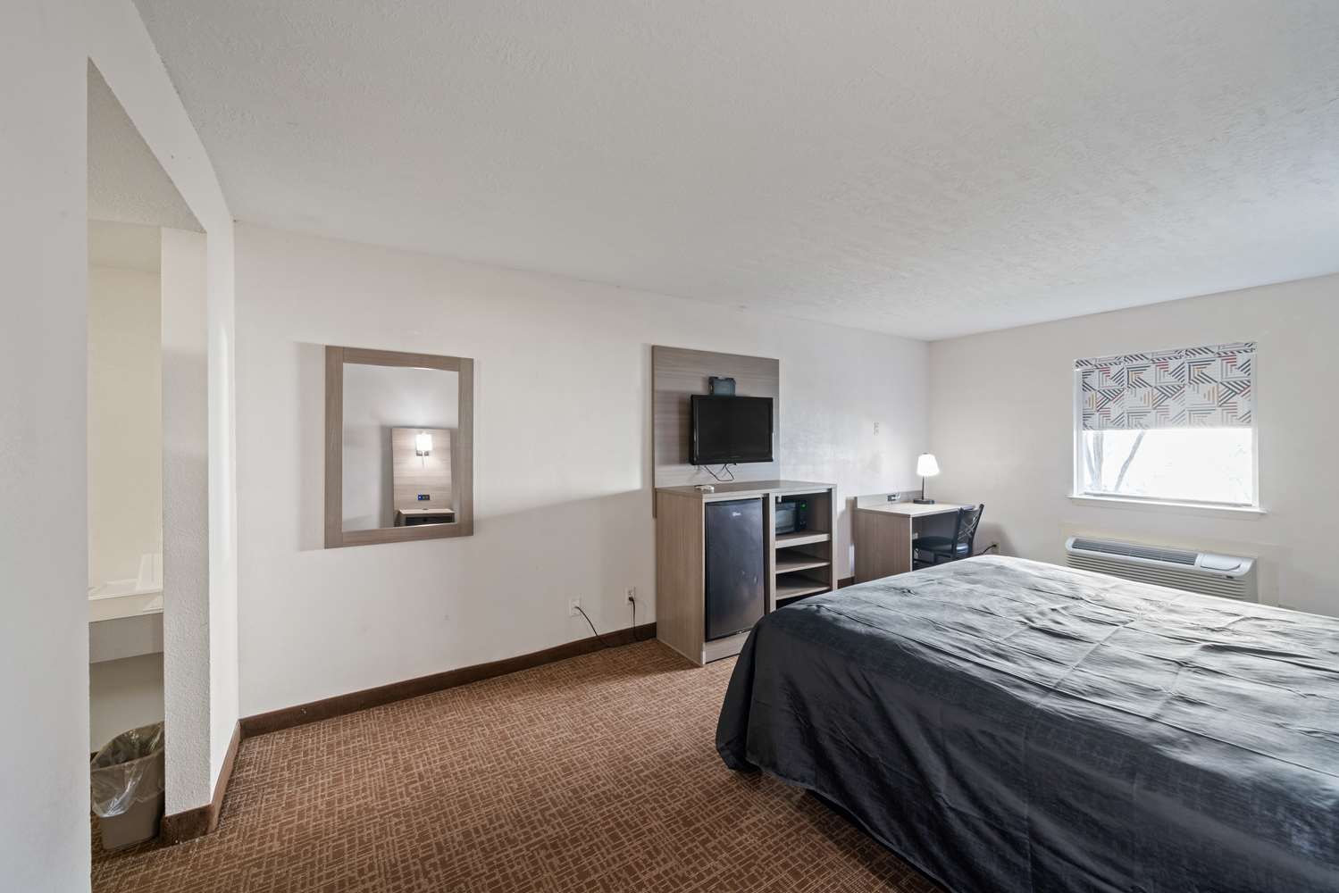 Comfortable, Guest Room, King Bed, Smoking
