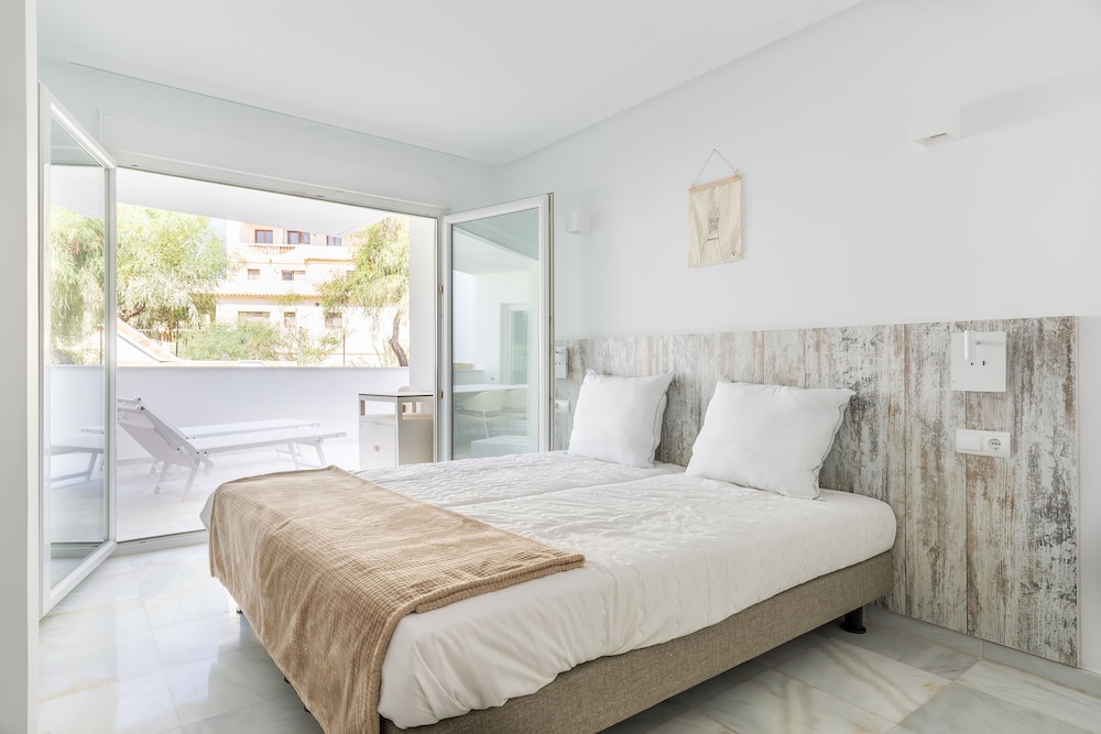 2 Bedrooms, Deluxe, Apartment, 8 Beds, Sea View, 3 Sofa, Terrace