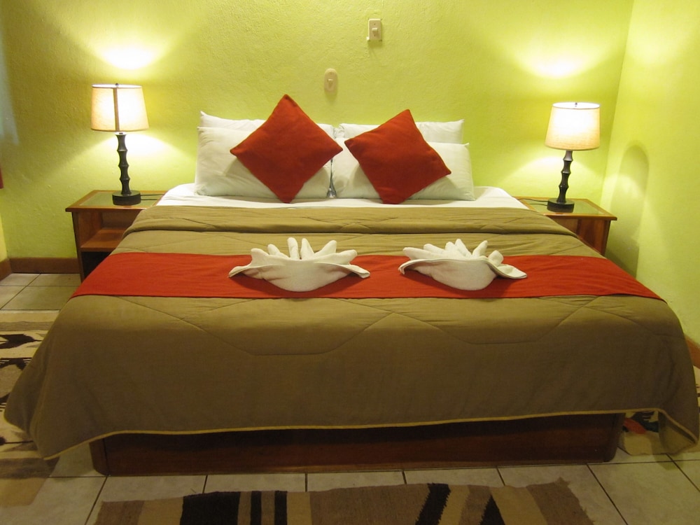 Hotel Jaguar Inn Tikal 25/70