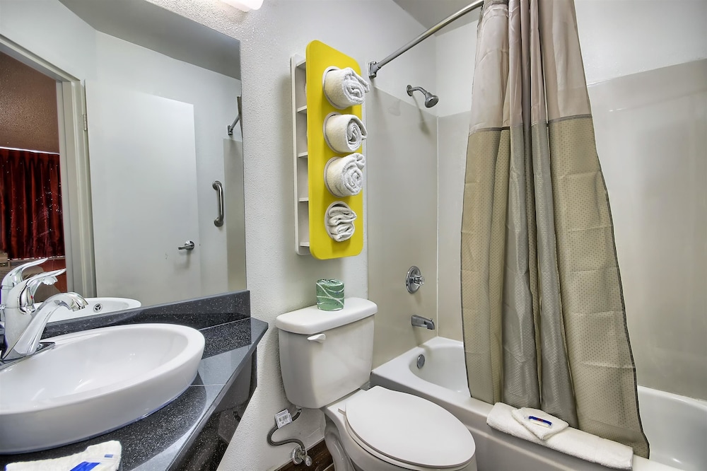 Motel6 Columbus, OH - West 53/58