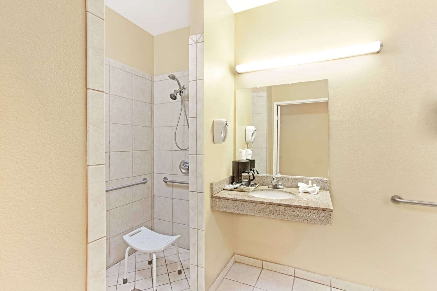 Super 8 By Wyndham North Hollywood 25/29