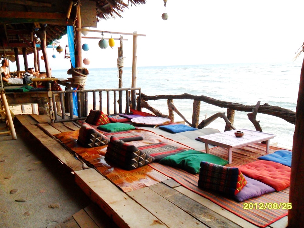 Lanta New Beach Bungalows 47/50