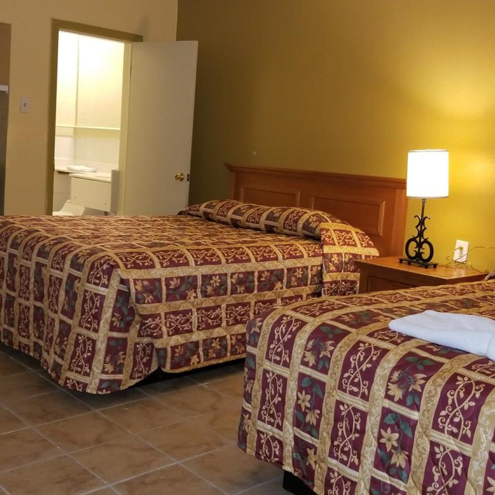 Luxury Inn 8/26