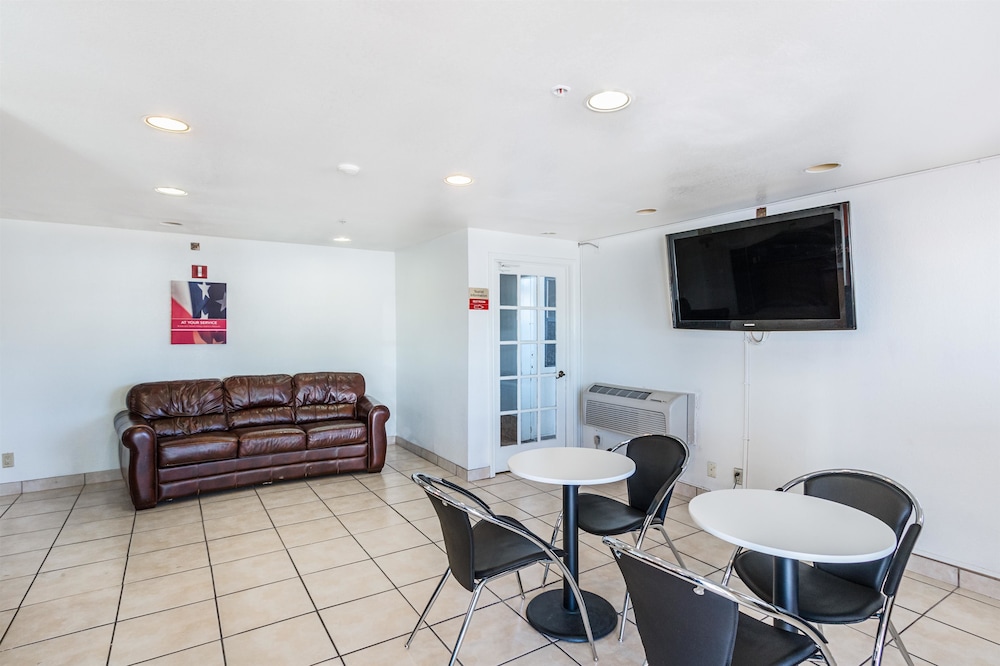 Motel6 San Marcos, TX - North 38/45