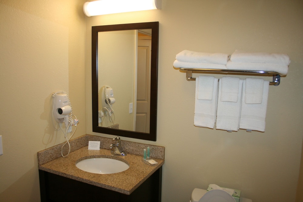 Mainstay Suites Camp Lejeune 14/38