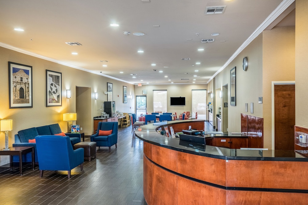 Comfort Suites Near Texas State University 2/32