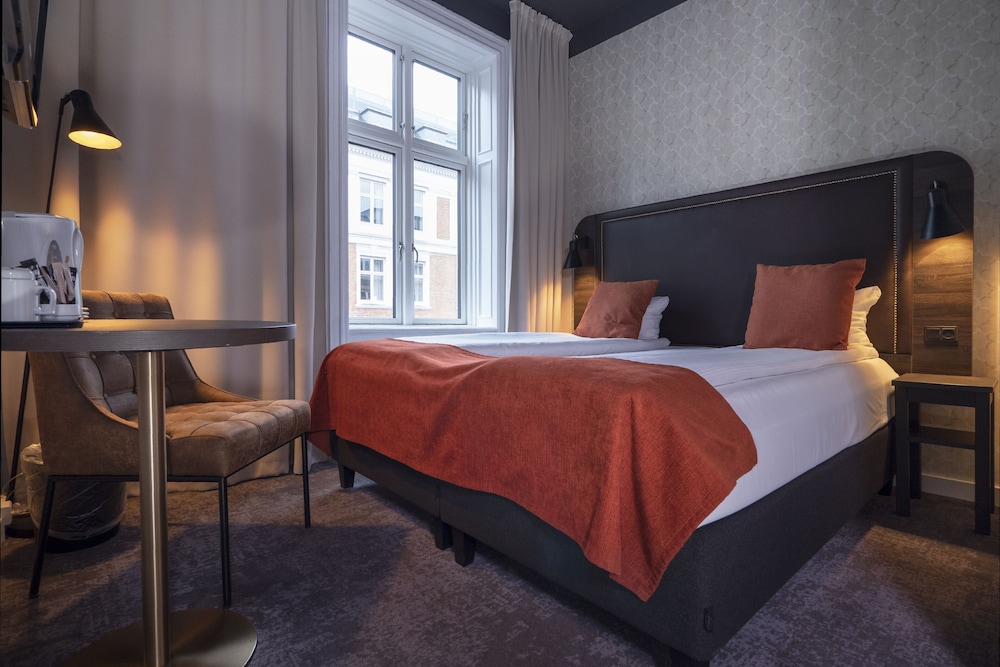 Hotel Mayfair 23/67