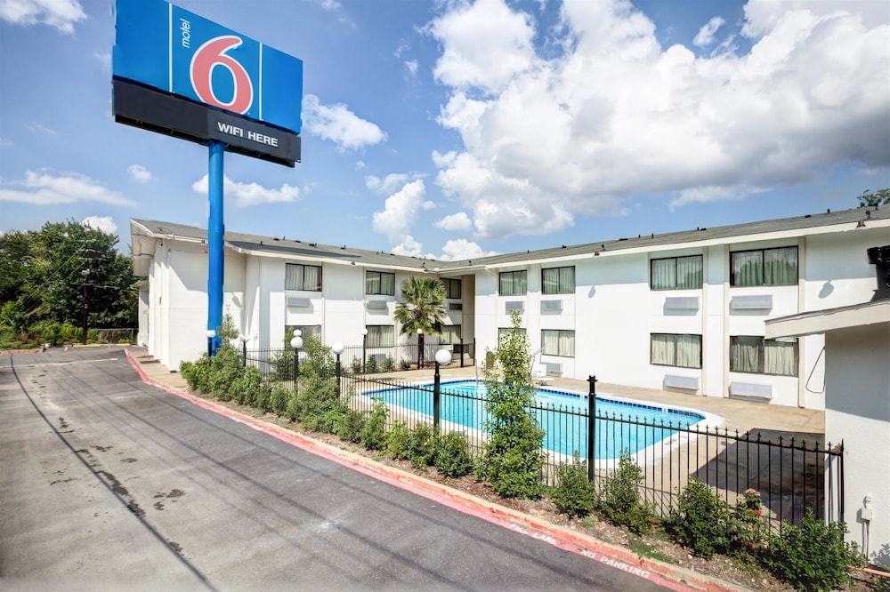 Motel6 Dallas, TX - South 37/43