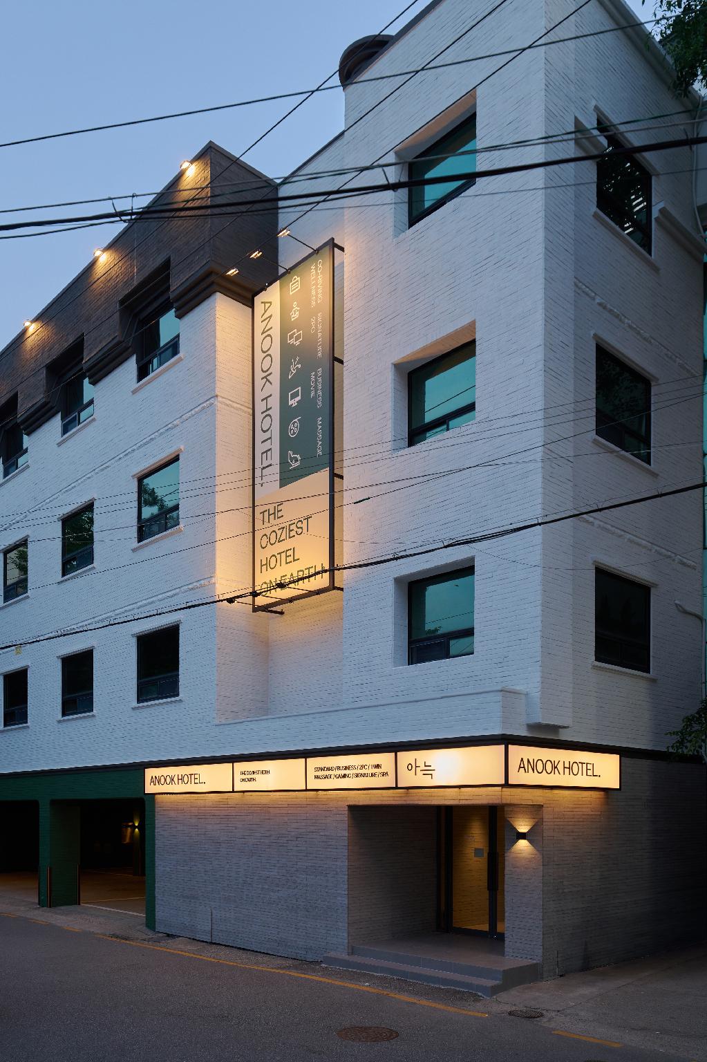October Hotel 8/80