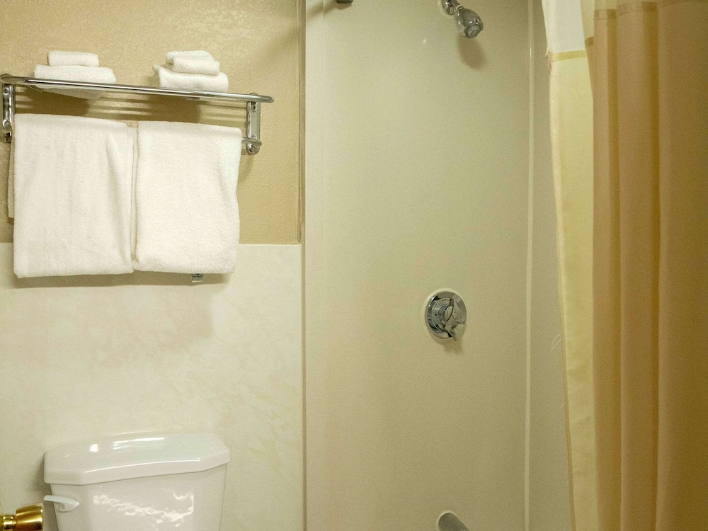 Quality Inn Raynham - Taunton 25/75