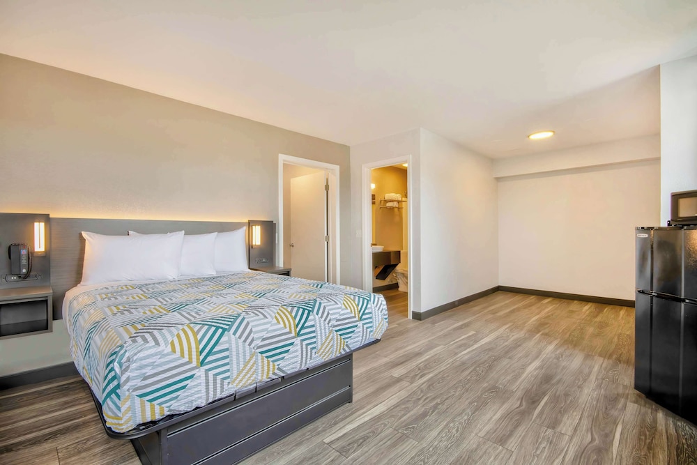 Motel6 Marina, CA - Monterey 29/58