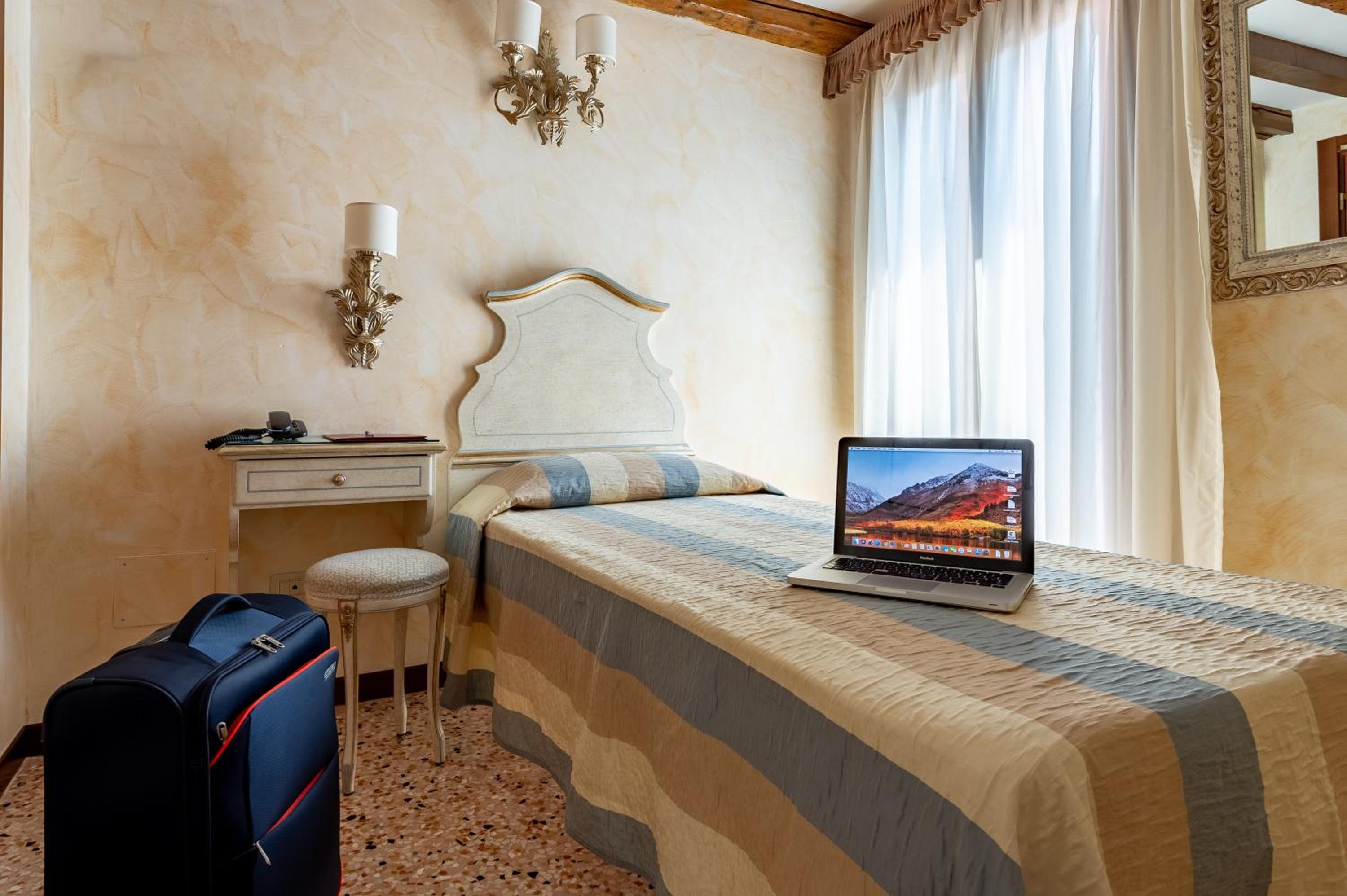 Hotel Mercurio 30/56