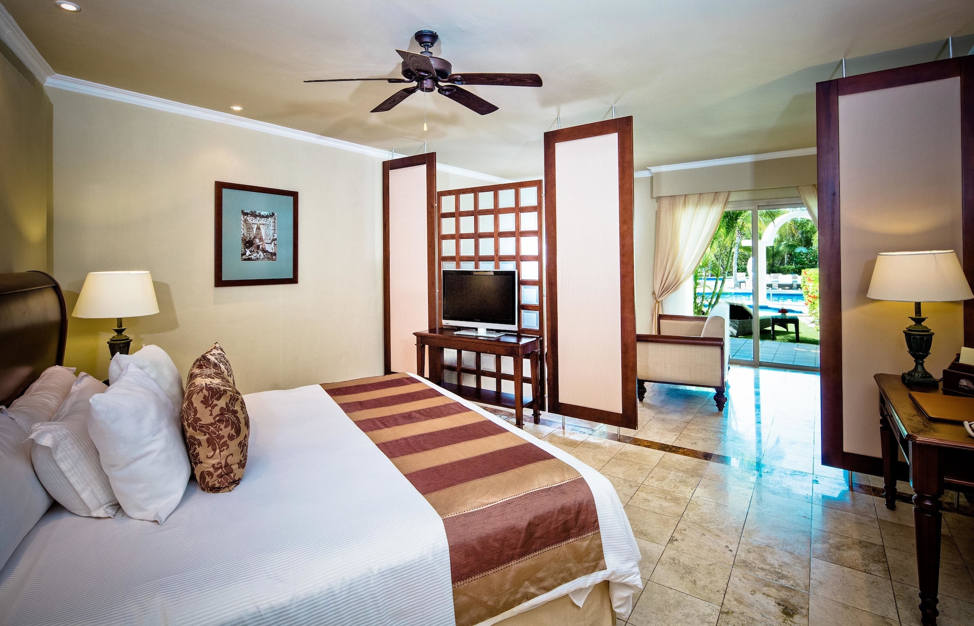 GOLD, SWIM UP, JUNIOR SUITE