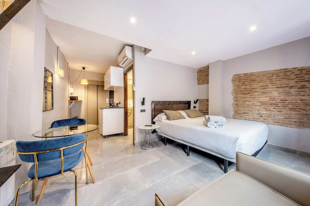 Ainb Picasso Corders Apartments 19/58