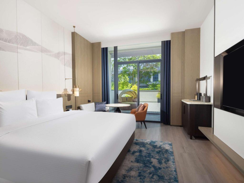 Courtyard, Deluxe, King Bed, Garden View