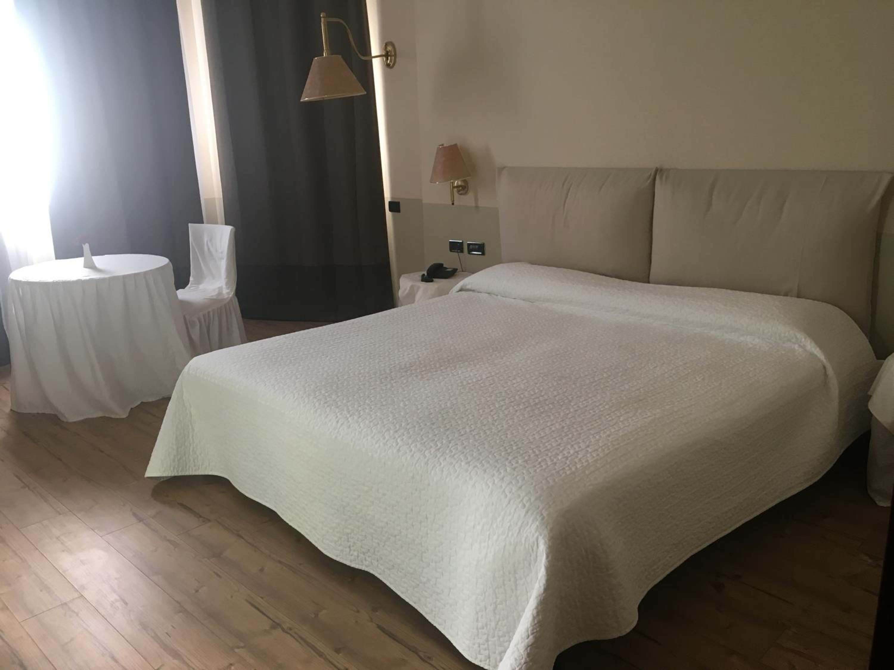 Room, Double or Twin Bed