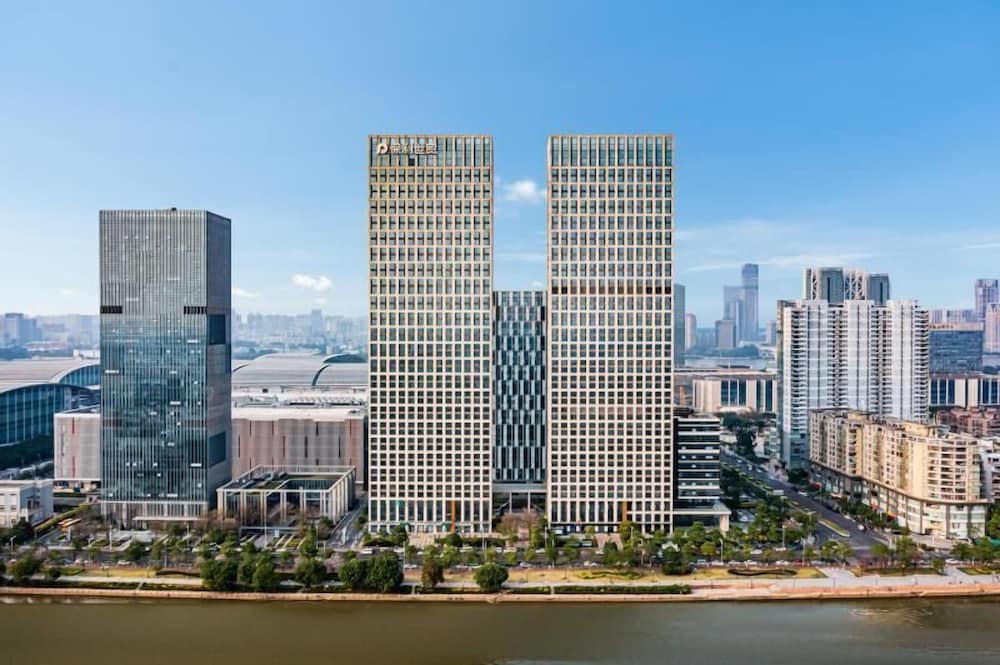 Estay Residence Poly World Trading Center 56/64