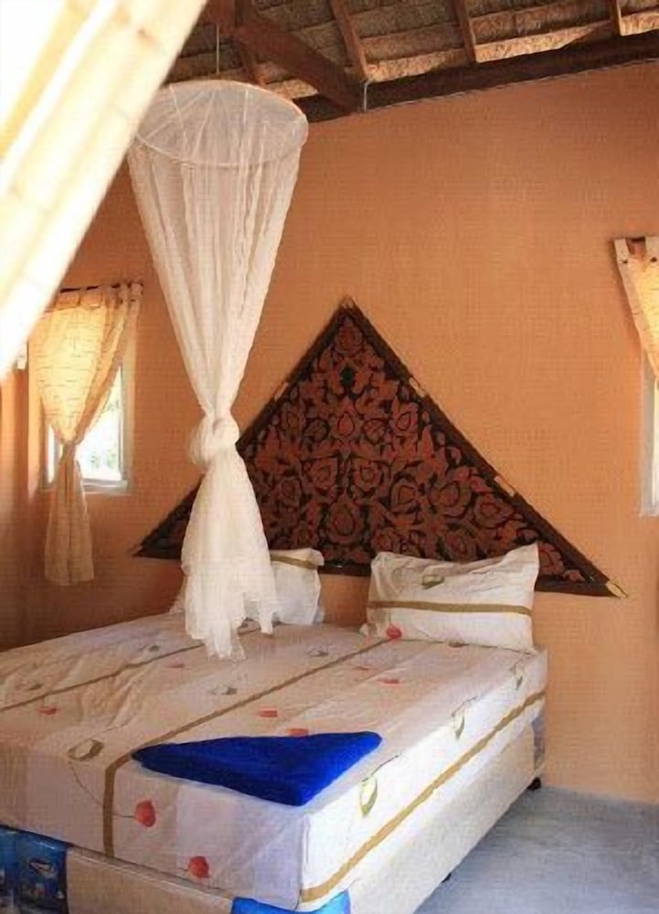 Jinta Beach Bungalow 8/44
