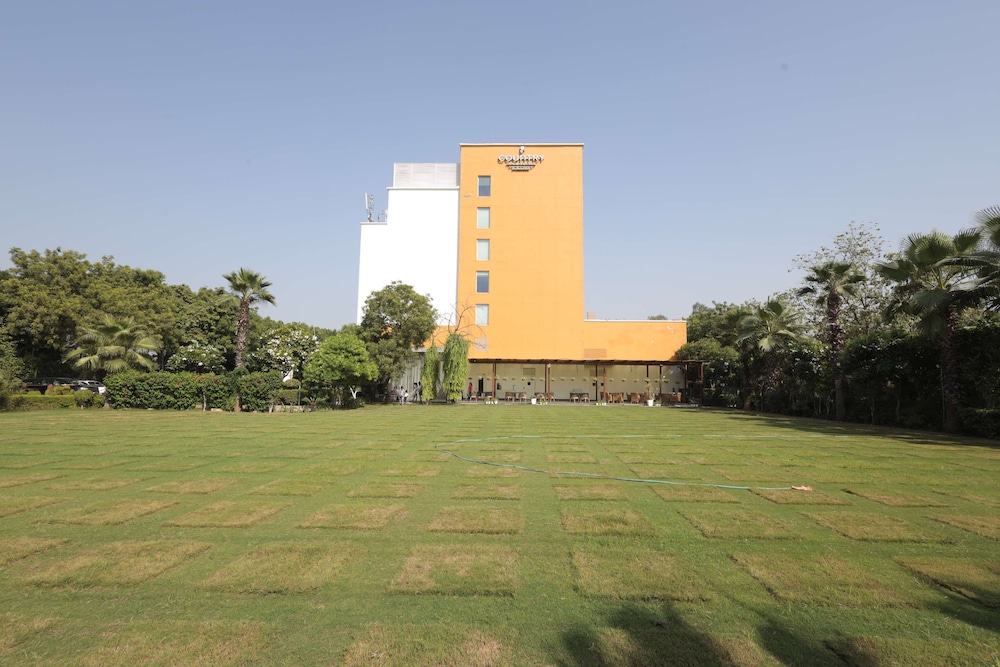 Gurmon Hotels Sohna Road Gurugram a Member of Radisson Individuals 70/75