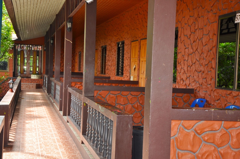 Coral Bungalows 10/53