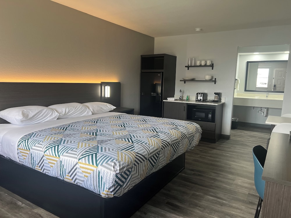 STANDARD, KING BED, ACCESSIBLE
